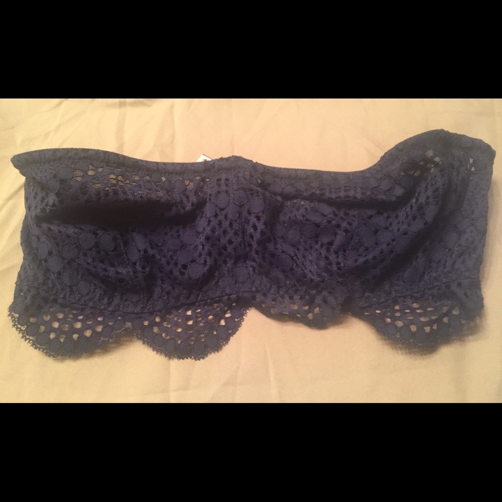 VS underwire strapless bra size S.